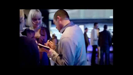 Уейн Рууни се състезава за последната бира .