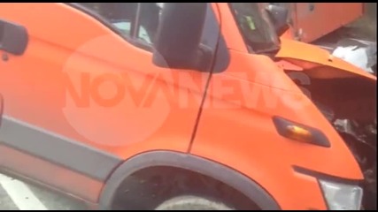 ЧЕЛЕН УДАР: Кола и камион се сблъскаха в Кресна, има пострадали