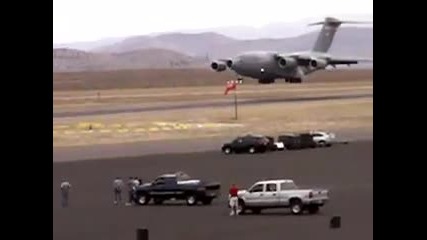 C - 17 Globemaster Landing 