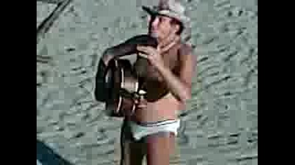 lud muzikant na plaja v burgas 3