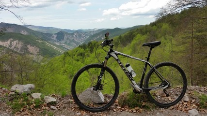 Над 300км. с колело в търсена на изгубеното село Шипка, едно място забравено от света.