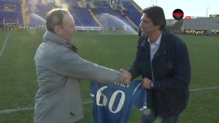 Специален плакет за юбиляра Руси Гочев