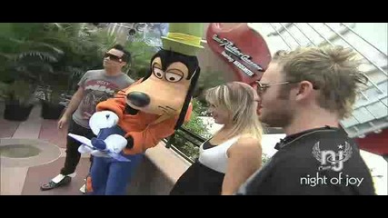 Skillet with Goofy - Nght of Joy Video by Skillet 