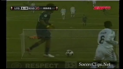 Lyon 1 - 0 Real Madrid (makoun) 