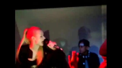 Iggy Azalea - Hello *на живо*