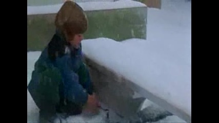 sam v ku6ti zdrav klip.wmv