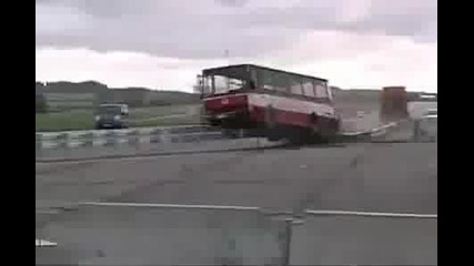 Некадърен шофьор на автобус