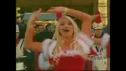 Brooke Hogan Performs At Christmas Parade