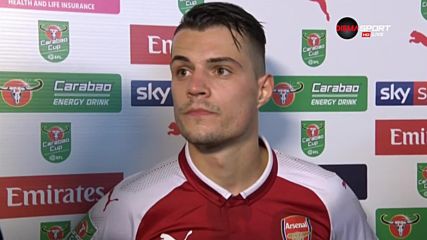 Щастливите Джака и Уилшър след успеха над Челси