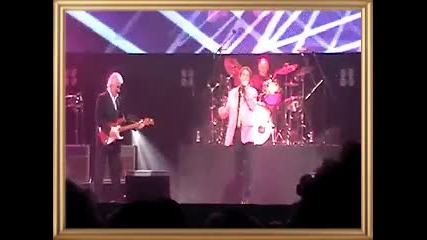 Cliff Richard & The Shadows - Dancing Shoes, 2009