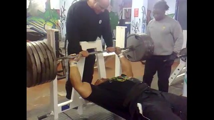 Zack khan bench pressing - 1