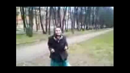 Баба Танцува На Техно