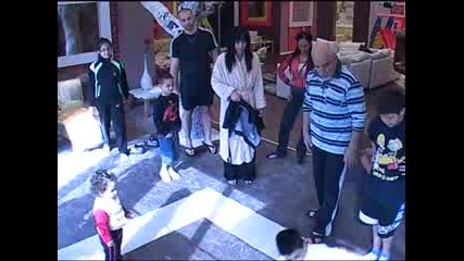 Борислава се опитва да ходи на ръце, смях! Big Brother F 