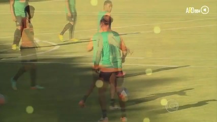 Роналдиньо с прекрасен финт на тренировка
