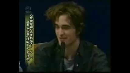 Funny Interview Moments With Robert Pattinson (3)