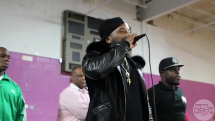 T.i. и Young Jeezy раздават подаръци на децата в Атланта