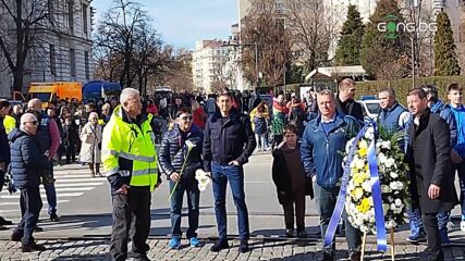 Част от ръководството на Левски, юноши и "сини" легенди почетоха Апостола