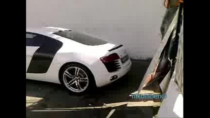 White Audi R8 