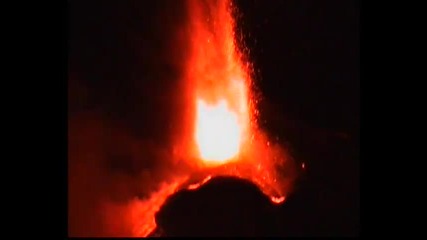 Вулканът Етна (през ноща) Etna 2011 