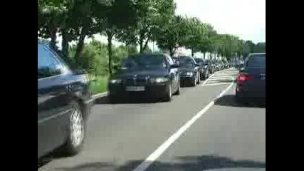 E38 Bmw 7 Series Worldrecord Attempt! Longest Moving Line Of 7s