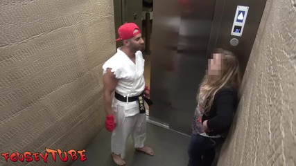 Street Fighter в асансьора - Шега