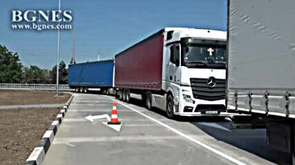 Буферен паркинг за около 700 камиона заработи край ГКПП „Дунав мост“ при Русе