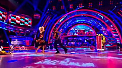 Ore Oduba & Joanne Clifton Cha Cha to Hot Stuff - 2016 - prevod