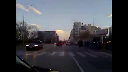 Ferrari California Се Блъсна В Студенстки Град