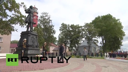 Russia: Putin lays flowers at Baltiysk Peter the Great monument on Navy Day