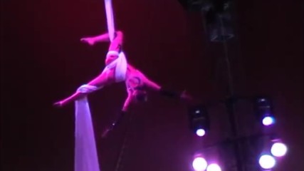 красиви и секси момичета вариете шоу кабаре цирк танци гимнастика ак Flexability Air Show Circus