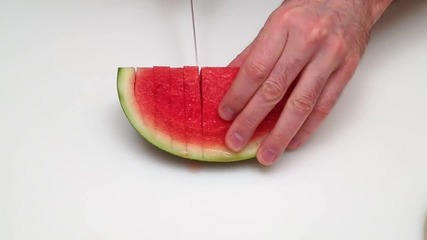 How to Quickly Cut and Serve a Watermelon (hd)
