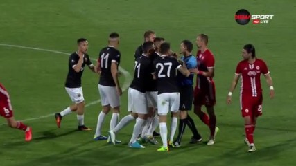Секунди след гола, Локо Пд остана с човек по-малко