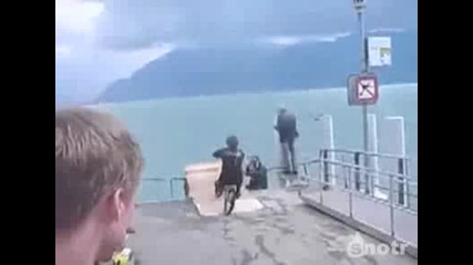 Този се преби с колелото 