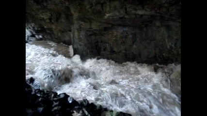 Извора на река Искрецка в пещера Душника 22.04.10г 