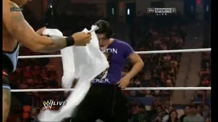 Wwe Raw 11.06.12 Рикардо Родригес носи тениска на Justin bieber