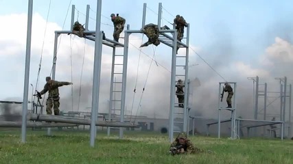 Тренировка на Руската Армия - Полоса с Препятствия