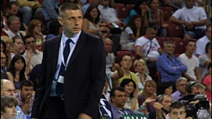 Нейков чака в кабинета си Стойчев и федерацията