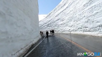 Какво е чувството да си заобиколен от 20 метра сняг?