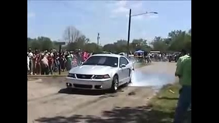 Ford Mustang Burnout - Супер много дим!