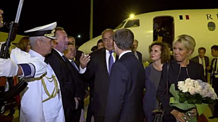 Френският президент пристигна на Летище Варна