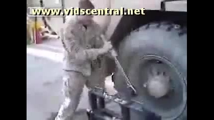 Смяна на гума в армията 