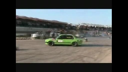 Bmw E30 Drifts Donuts