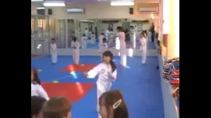 деца тренират Taekwondo в Cho Elite Разлог