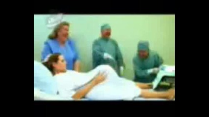 Не е..била бремена,  а пълна с газове..