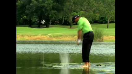 Tiger Woods Ходи по водата 