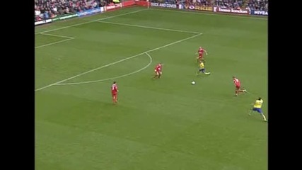 Втори гол за Арсенал на Робер Пирес срещу Ливърпул на Анфийлд за 1:2