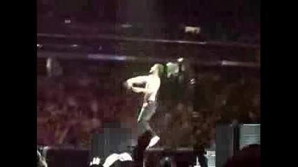 Justin Timberlake Takes Off Shirt (jub)