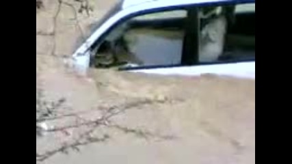 Toyota Land Cruiser потънал в река ! 