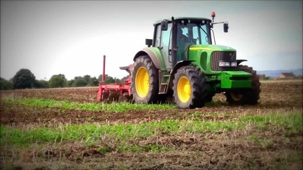 John Deere 6920 Cultivating