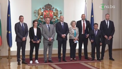 Радев удостои изявени български спортисти с Почетния знак на президента
